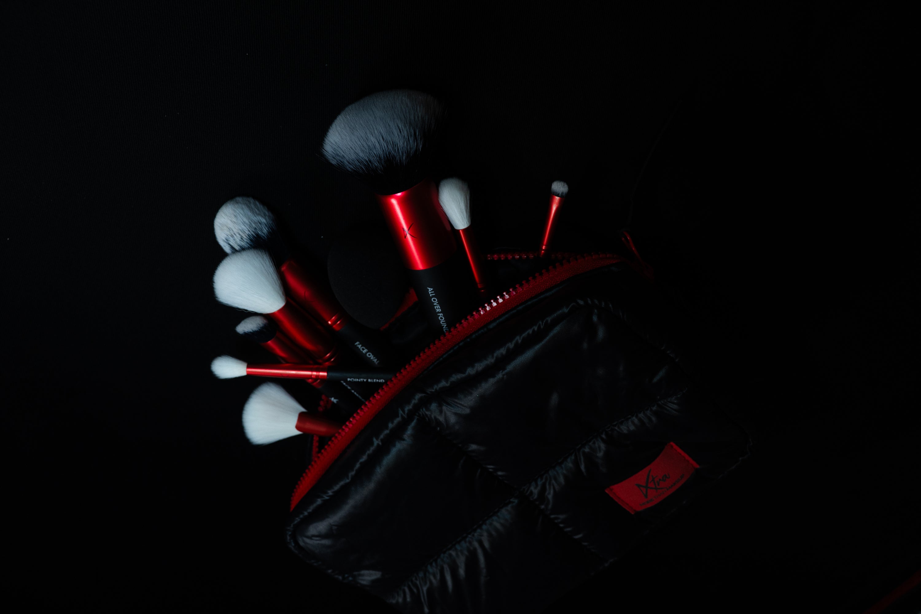 Neceser XTRA · Impermeable, acolchado y con bolsillo interior – Ideal para maquillaje y brochas ICONICS