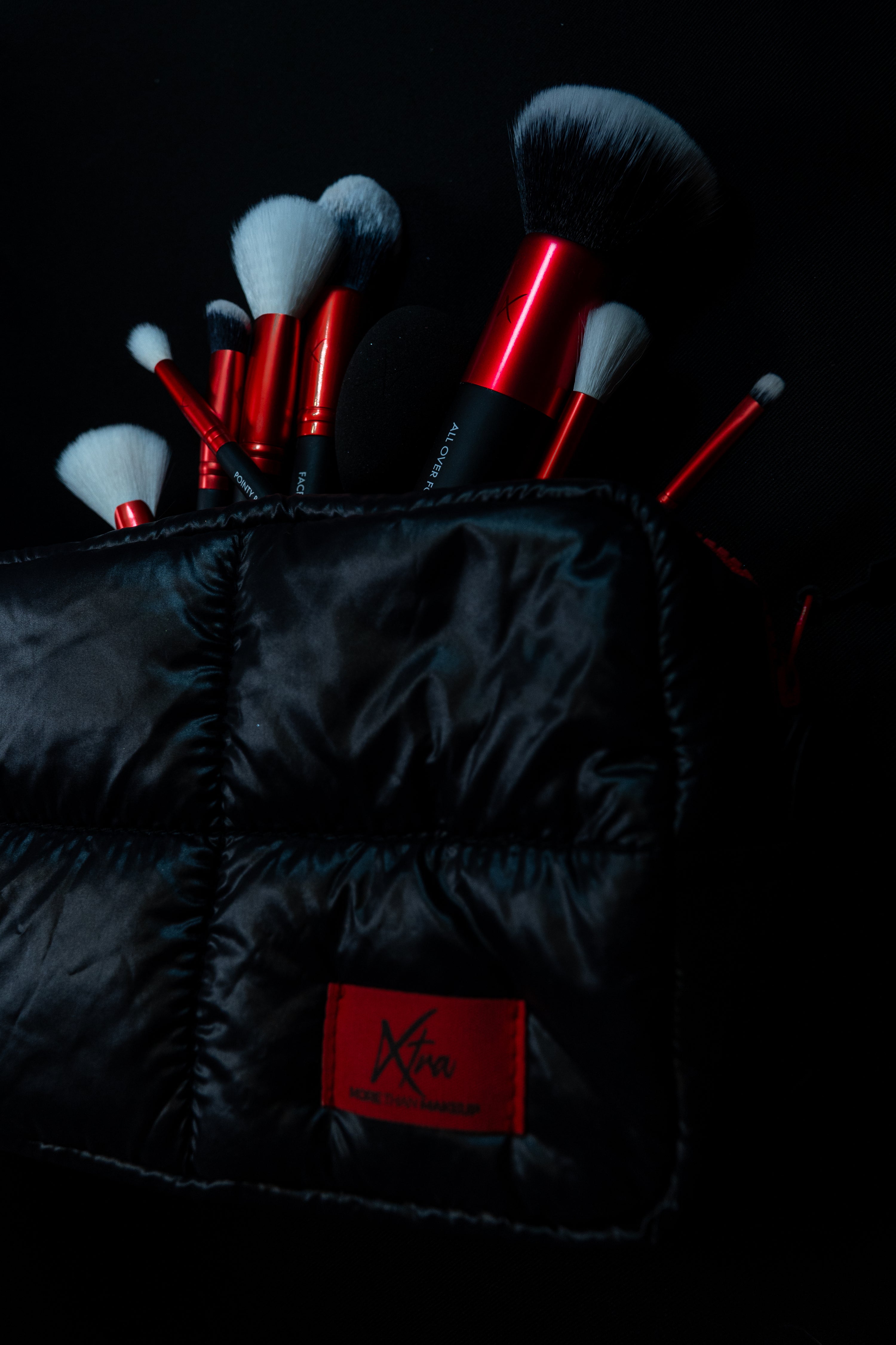 Neceser XTRA · Impermeable, acolchado y con bolsillo interior – Ideal para maquillaje y brochas ICONICS