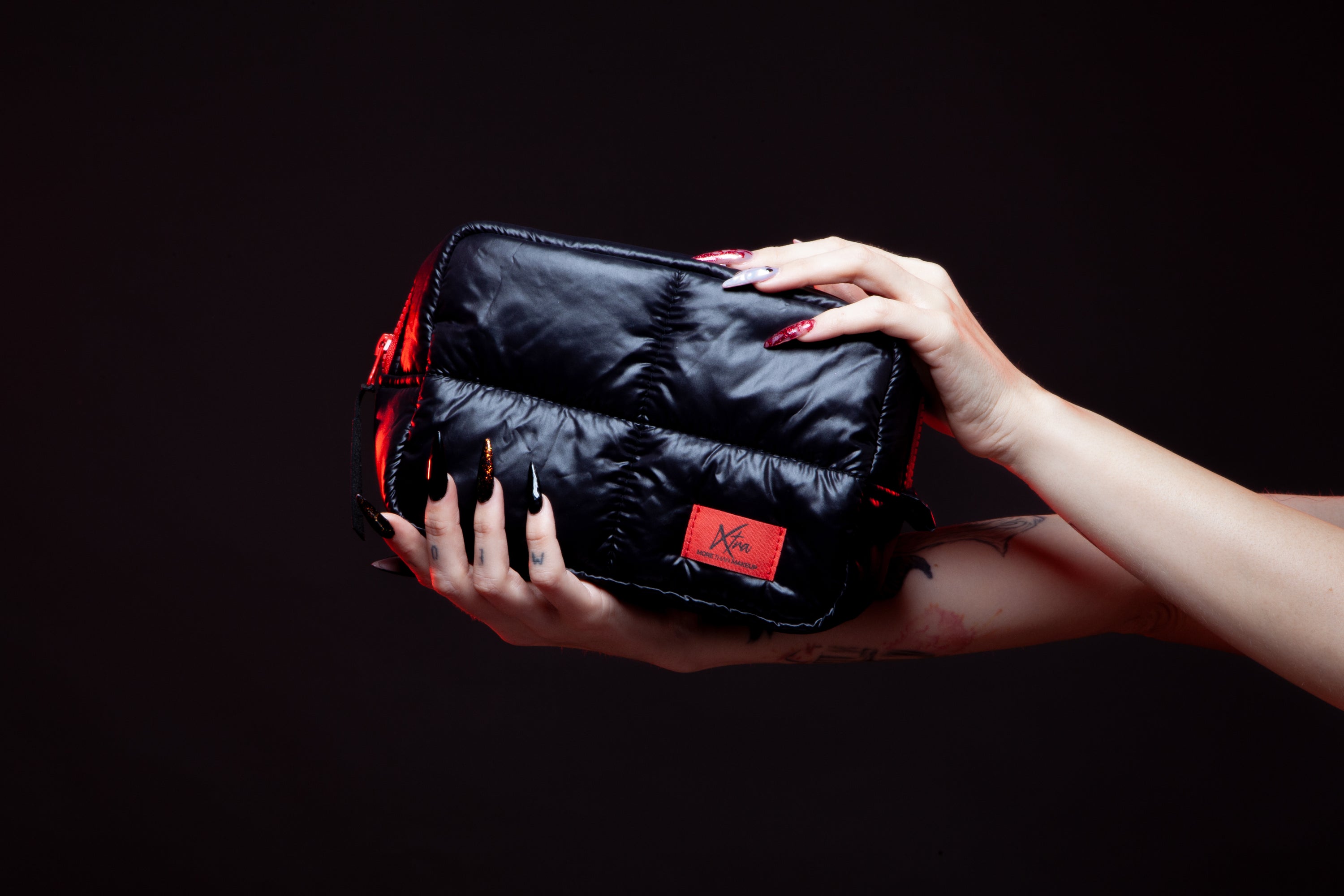 Neceser XTRA · Impermeable, acolchado y con bolsillo interior – Ideal para maquillaje y brochas ICONICS