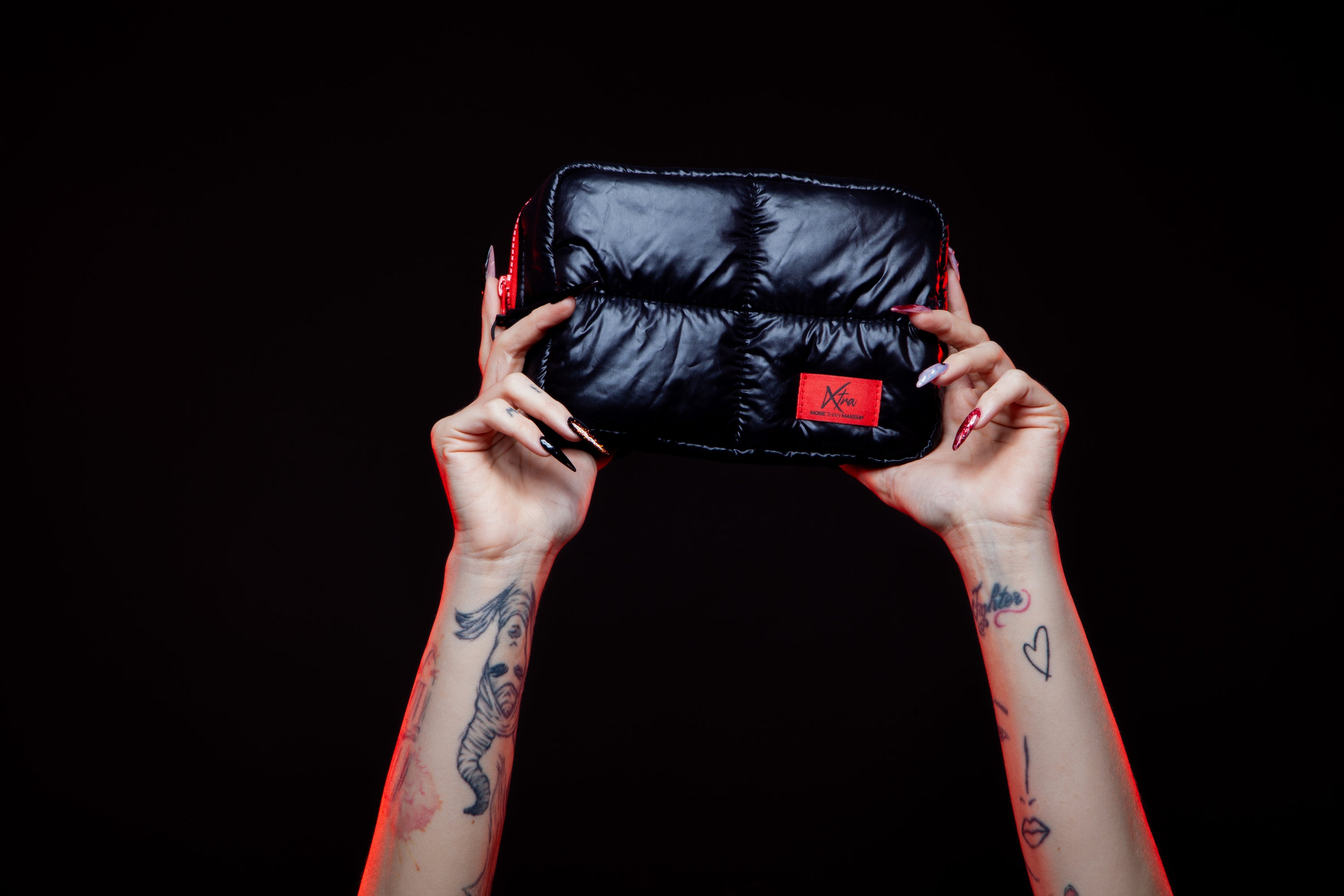 Neceser XTRA · Impermeable, acolchado y con bolsillo interior – Ideal para maquillaje y brochas ICONICS